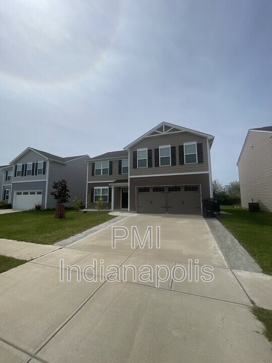 128 Traditions Pass in Greenwood, IN - Building Photo