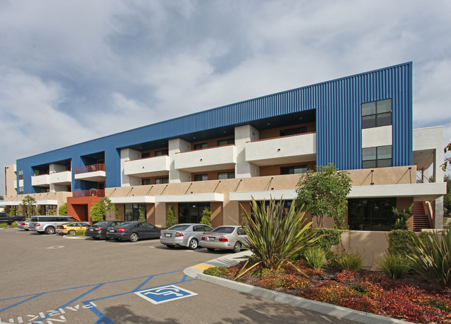 3590 Sacramento Dr in San Luis Obispo, CA - Foto de edificio - Building Photo