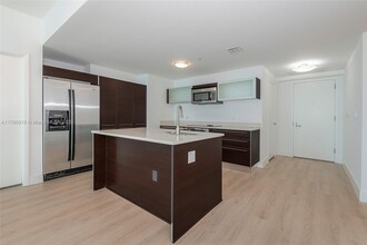 1900 N Bayshore Dr, Unit 1604 in Miami, FL - Building Photo - Building Photo