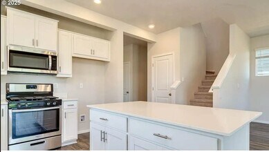 274 Greencrest St NE in Salem, OR - Building Photo - Building Photo