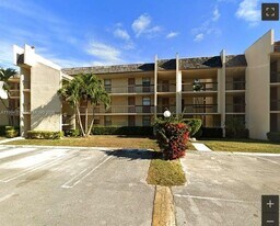 8429 Forest Hills Dr in Coral Springs, FL - Building Photo