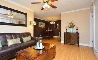 2900 Briarhurst Dr in Houston, TX - Building Photo