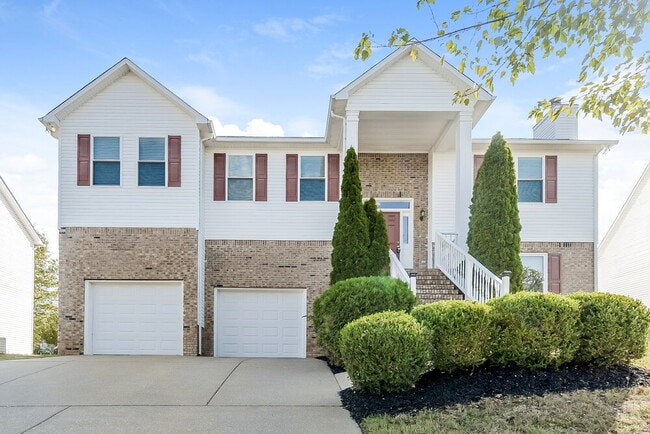 property at 2712 Mollys Ct