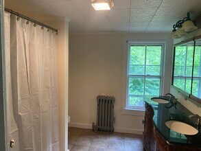 56 Chapel St, Unit 2 in Kingston, NY - Building Photo - Building Photo