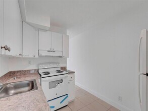 14190 W Dixie Hwy in North Miami, FL - Building Photo - Building Photo