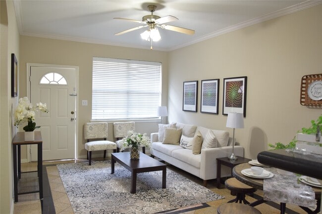 9400 Bellaire Blvd in Houston, TX - Building Photo - Building Photo