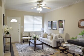 9400 Bellaire Blvd in Houston, TX - Building Photo - Building Photo