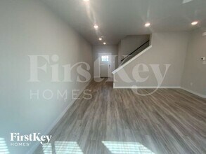 325 Nima Ln in Lewisville, TX - Foto de edificio - Building Photo