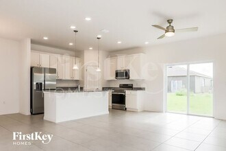 503 Crown Rose Dr in Eagle Lake, FL - Building Photo - Building Photo