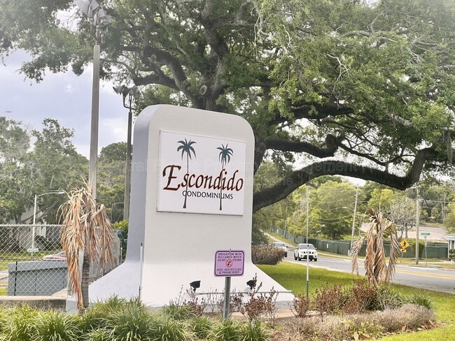 17 Escondido Cir in Altamonte Springs, FL - Building Photo - Building Photo