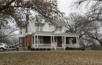 Ridge Top Apartments in Leavenworth, KS - Building Photo - Building Photo