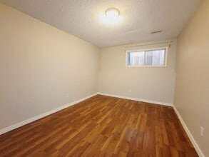 4227-4232 32 Ave NW in Edmonton, AB - Building Photo - Building Photo