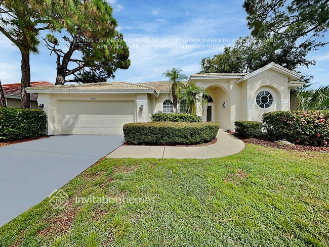 property at 8987 Huntington Pointe Dr