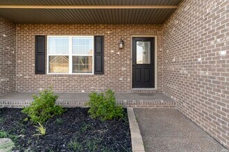 8838 Hedgewood Ct in Evansville, IN - Building Photo - Building Photo