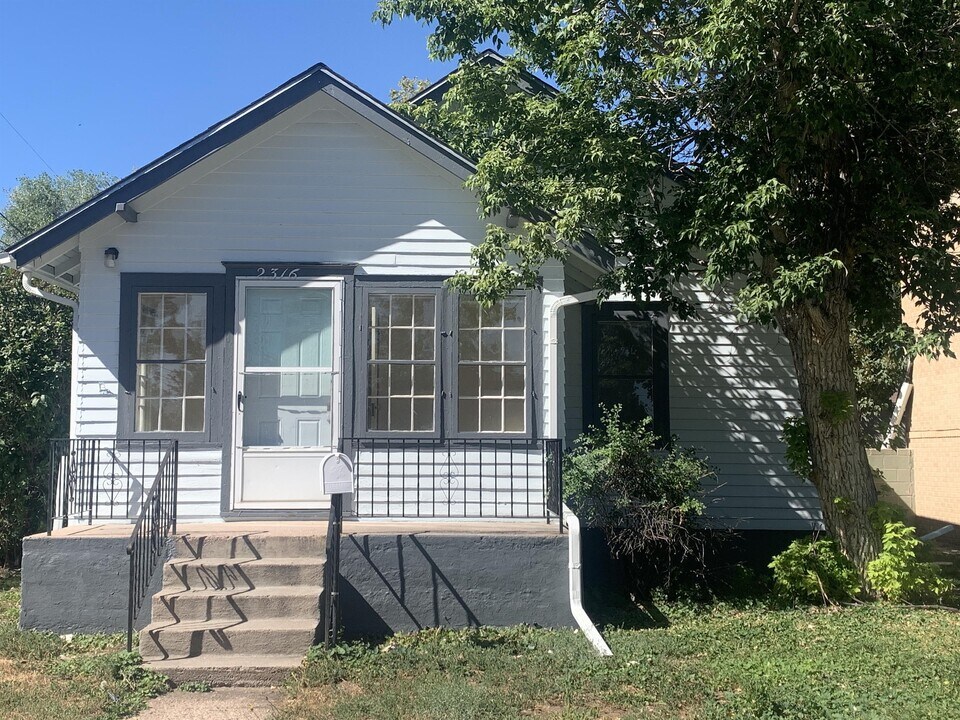 2316 Maxwell Ave in Cheyenne, WY - Building Photo