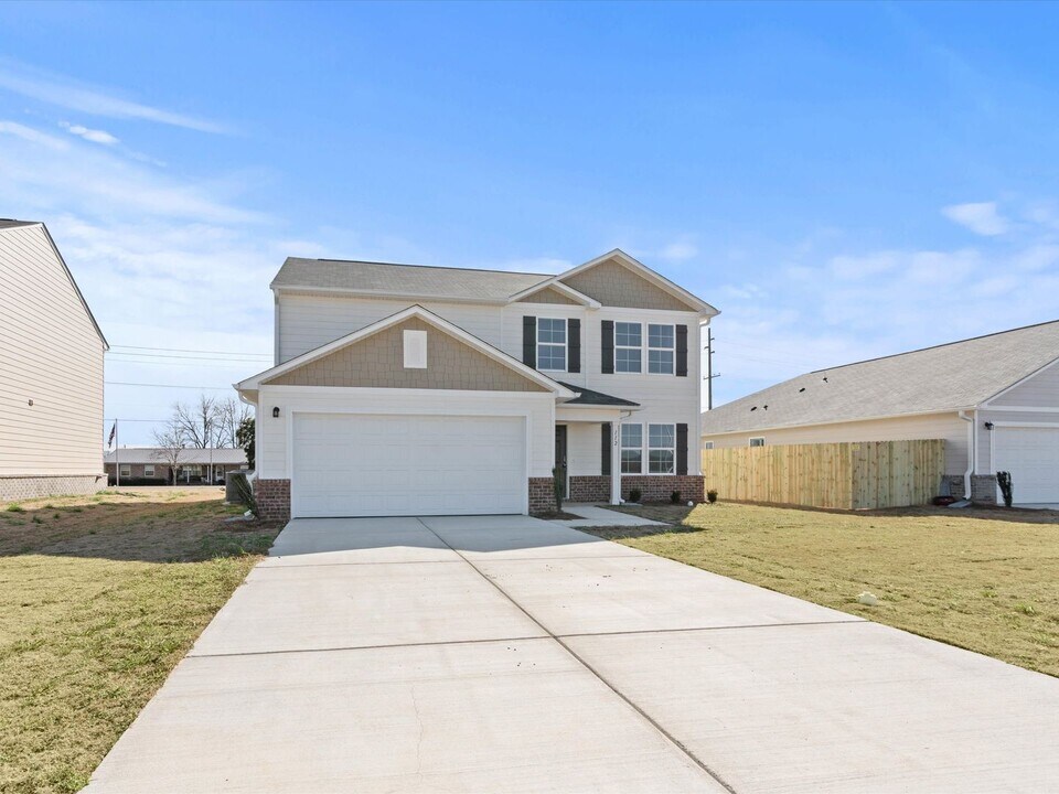 112 Vulcan St in Owens Cross Roads, AL - Building Photo