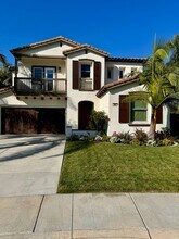 935 Bridgeport Ct in San Marcos, CA - Foto de edificio - Building Photo