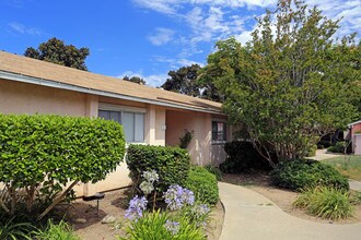 Arey Pointe Condominiums in San Diego, CA - Foto de edificio - Building Photo