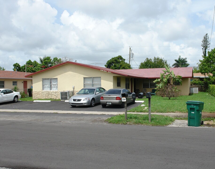 1951 NW 59th Way in Fort Lauderdale, FL - Foto de edificio