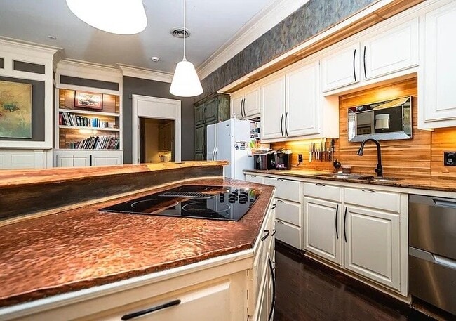 property at 938 Blue Tide Ln