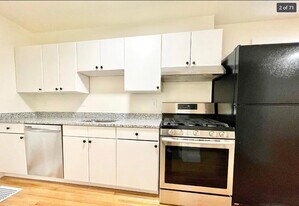 523 E 3rd St, Unit 1F in Boston, MA - Building Photo