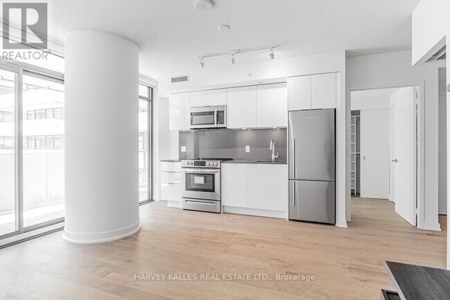 property at 25 Richmond St E