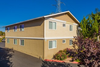 Rinconada Court Apartments in Los Gatos, CA - Building Photo - Building Photo
