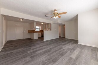 606 E 2nd St in Elgin, TX - Building Photo - Building Photo