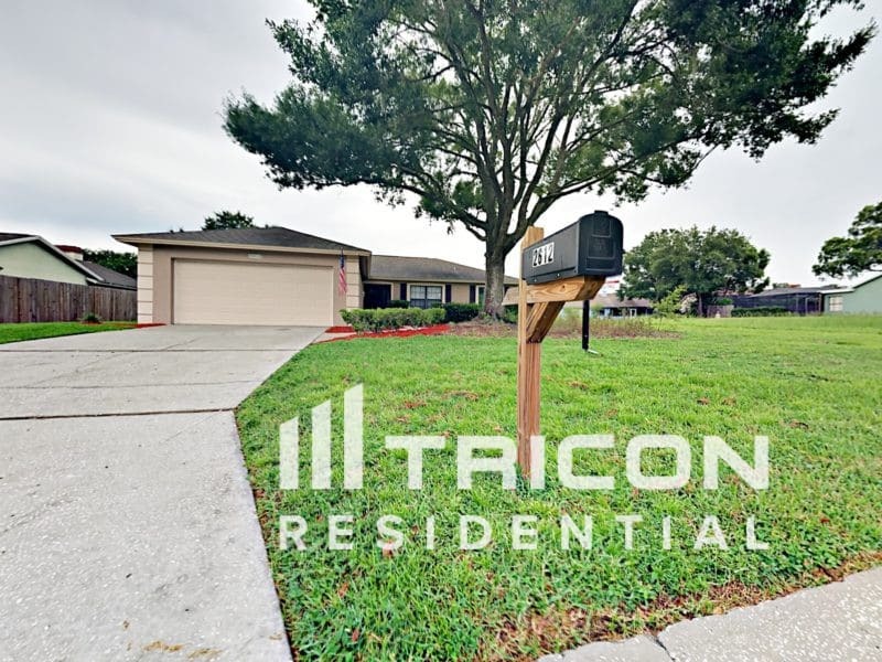 2612 Bridle Dr in Plant City, FL - Building Photo