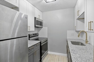 Mariemont Woods in Cincinnati, OH - Foto de edificio - Building Photo