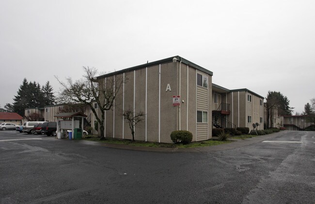 Walnut Place Apartments in Tigard, OR - Building Photo - Building Photo