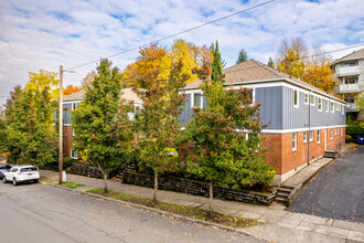 Macleay Park Condominiums in Portland, OR - Building Photo - Primary Photo