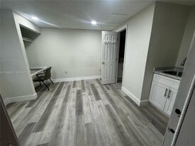 582 E 18th St in Hialeah, FL - Building Photo