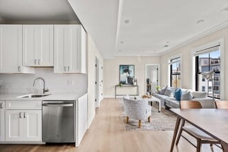 303 Maverick St, Unit 4 in Boston, MA - Building Photo - Building Photo