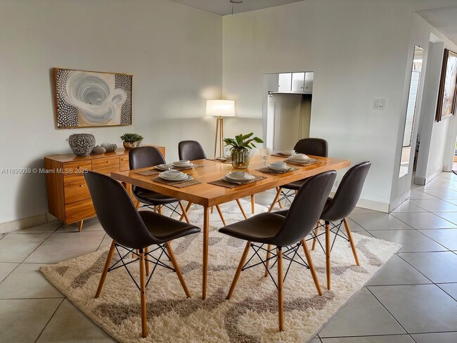 6090 NW 64th Ave in Fort Lauderdale, FL - Building Photo - Building Photo