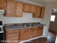 166 Roosevelt Rd photo'