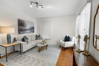 2108 Rountree Dr in Austin, TX - Building Photo - Building Photo