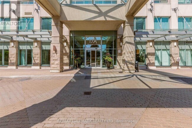 17 Barberry Pl in Toronto, ON - Building Photo - Building Photo