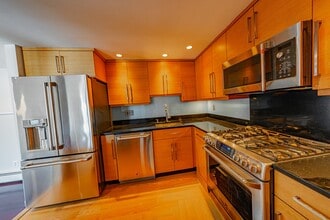 13 Buena Vista St, Unit 1 in Swampscott, MA - Building Photo - Building Photo