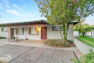 1932 W Berridge Ln in Phoenix, AZ - Building Photo