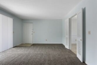 8704 Wornall Rd in Kansas City, MO - Building Photo - Building Photo