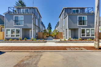 St. Johns Townhomes in Portland, OR - Building Photo - Building Photo