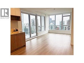 6087 Wilson Ave in Burnaby, BC - Building Photo - Building Photo