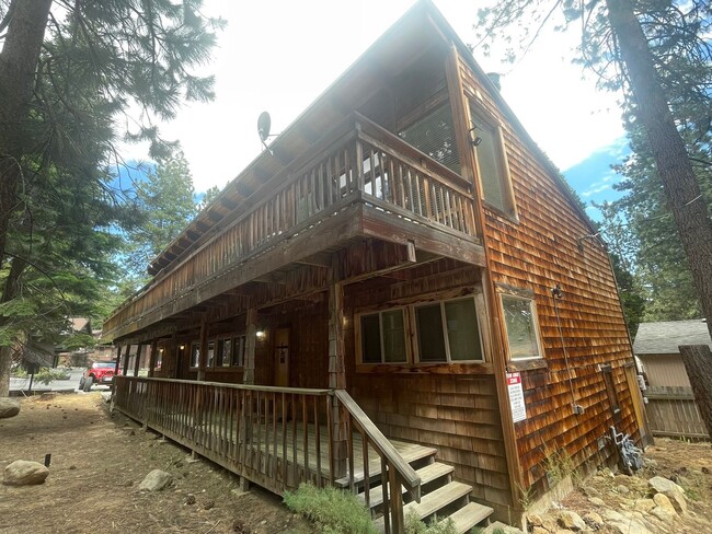 915 Harold Dr in Incline Village, NV - Foto de edificio - Building Photo
