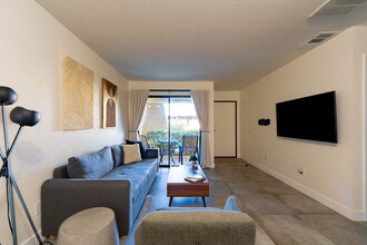 685 N Ashurst Ct, Unit H112 in Palm Springs, CA - Foto de edificio - Building Photo