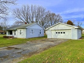 2123 Cedar Dr in Goshen, IN - Building Photo