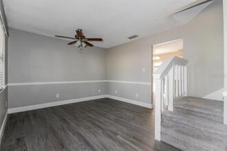 912 McIntosh Cir in Brandon, FL - Foto de edificio - Building Photo