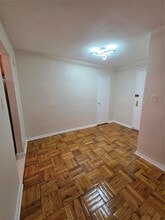 99-44 67th Rd in Queens, NY - Foto de edificio - Building Photo