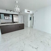 500 Brickell Ave, Unit 2506 in Miami, FL - Building Photo - Building Photo