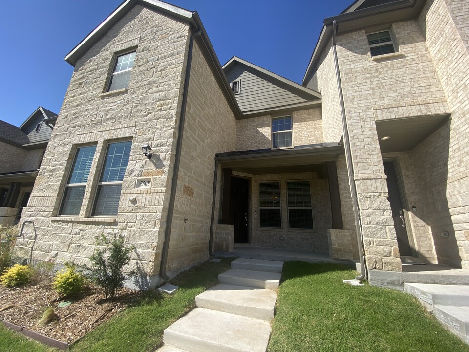 5509 Crosby Dr in North Richland Hills, TX - Foto de edificio